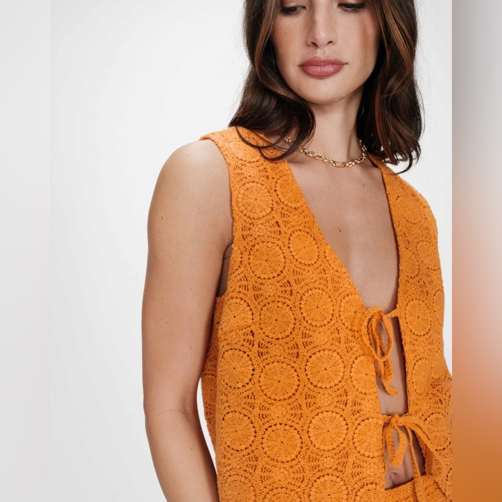 Grace & Mila -The VONY tie-front crochet